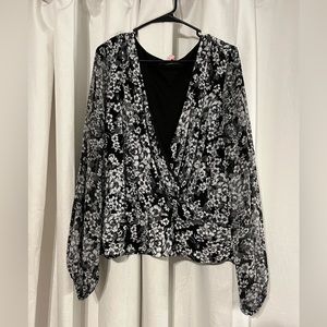 White House Black Market Women's Multi Floral Print Faux Wrap Blouse Siz…